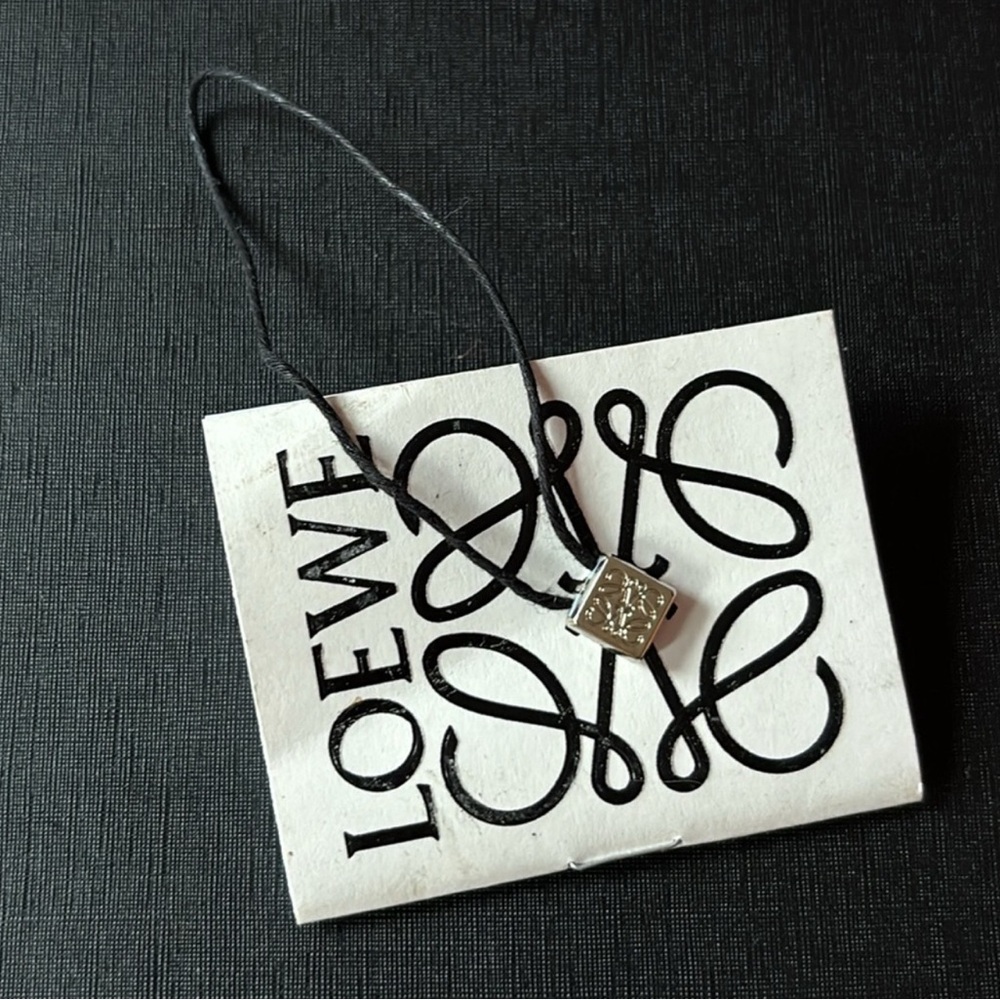 LOEWE SILVER CHARM BRACELET WITH BOX. - Picture 2 of 3